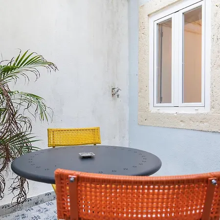 Cozy & Lovely W/ Patio By Lovelystay