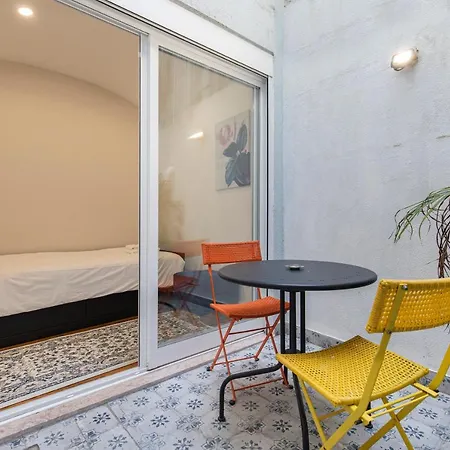 Apartment Cozy & Lovely W/ Patio By Lovelystay